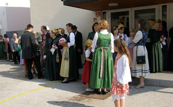 Trachtensonntag mit Ehejubilaren